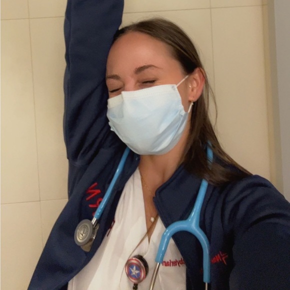 Meet your Posher, Taylor - Picture 4 of 5